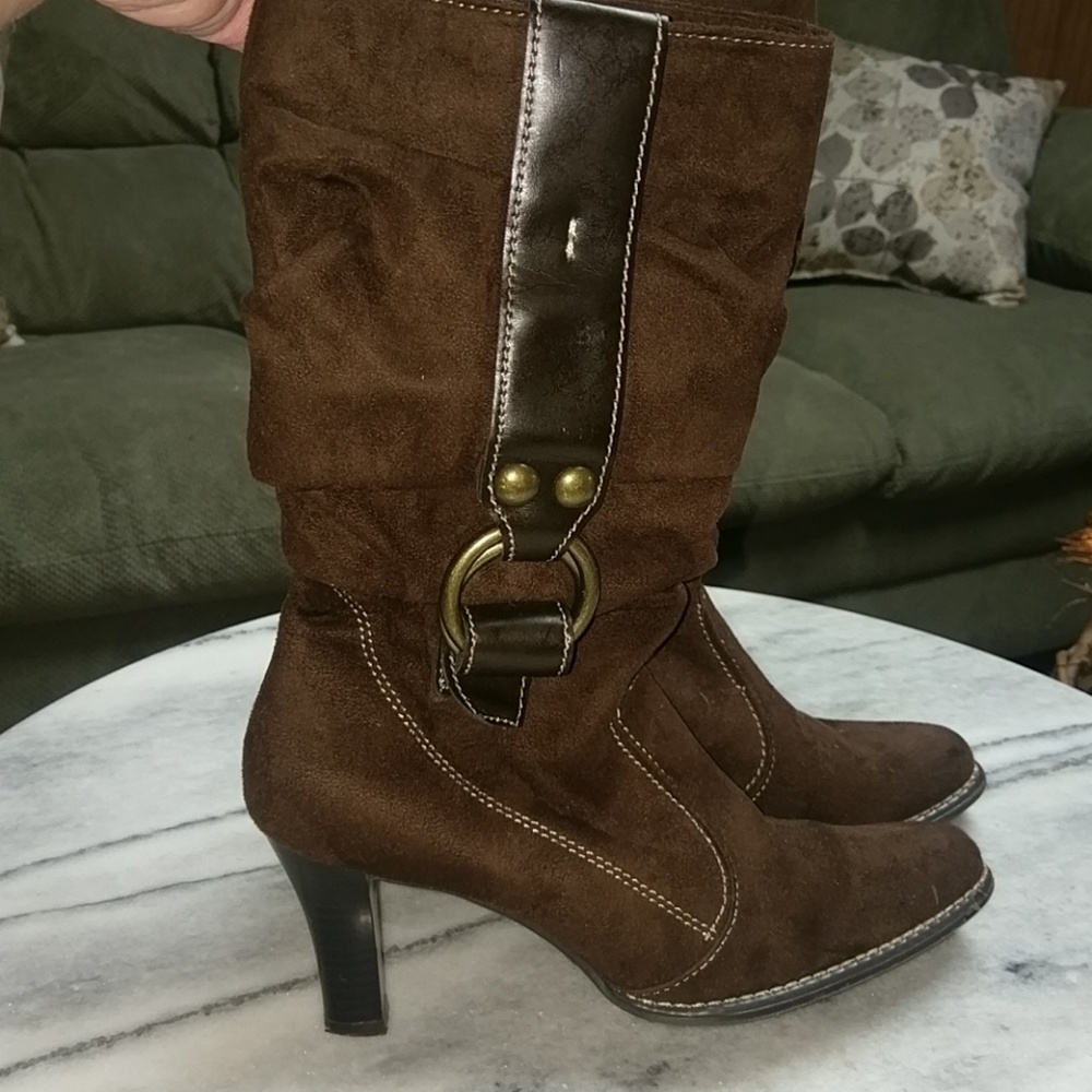 Gorgeous boots!!🦉
